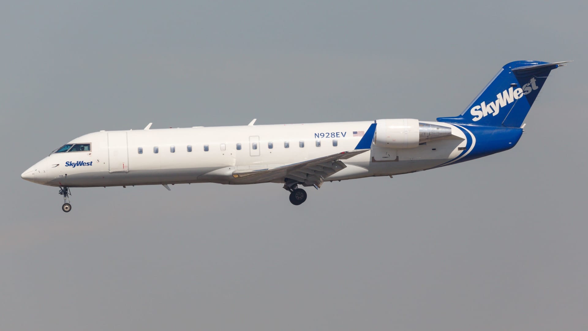 FAA investigating SkyWest jet's near miss with B-52 bomber over North Dakota