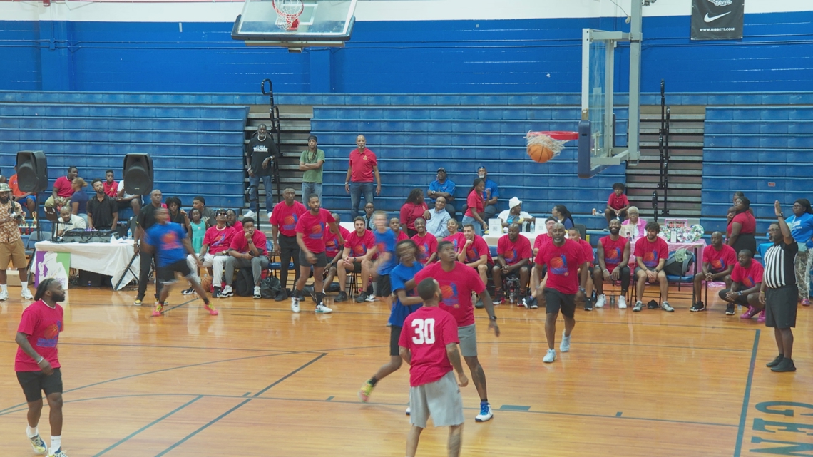 High School All-Stars defeat Jacksonville celebrities in charity basketball game