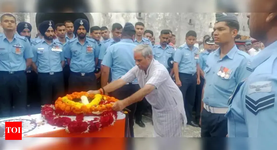Flight Lt Deora laid to rest with military honours in Pali village | Jaipur News