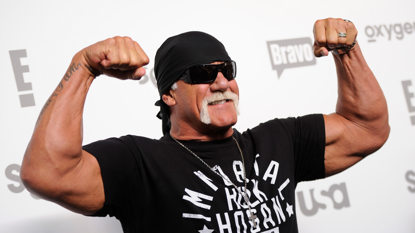 Celebrities, wrestling stars and more react to Hulk Hogan's death at 71