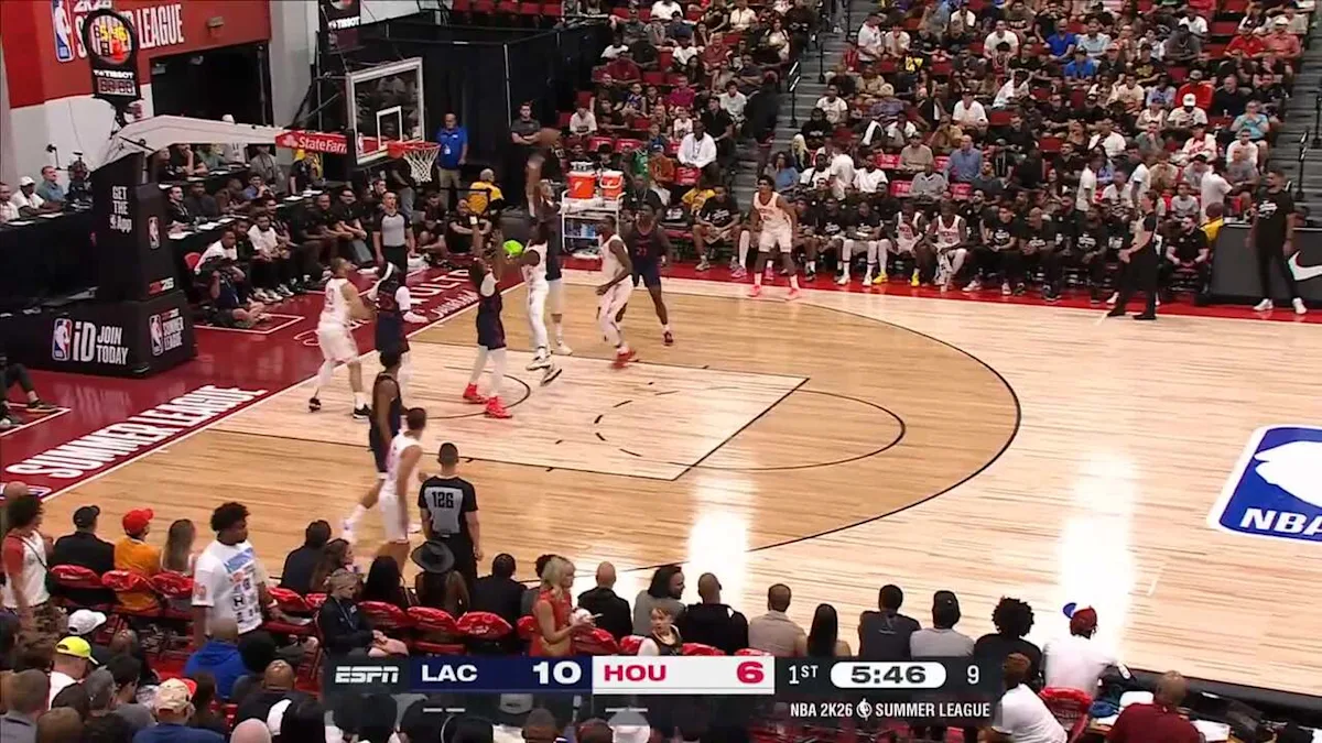 Yanic Konan Niederhauser sends the shot away