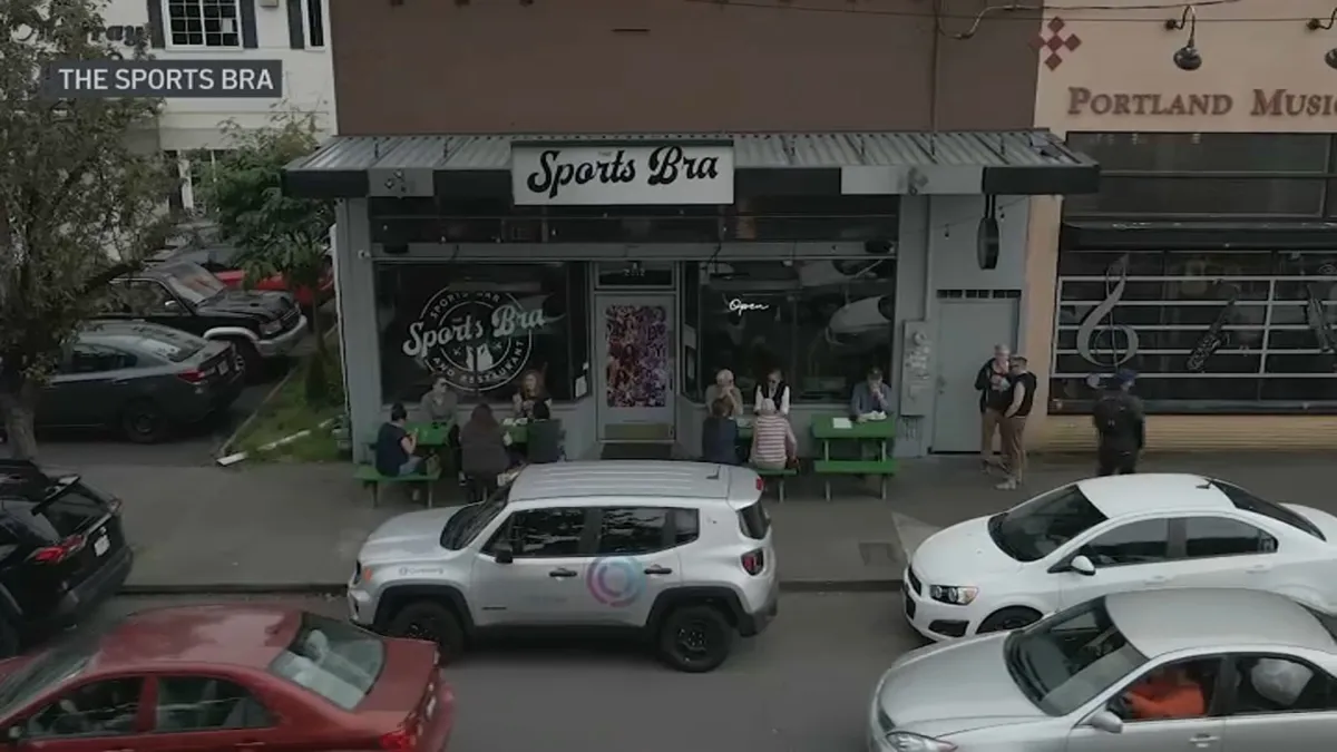 Popular women's sports bar expanding to Boston