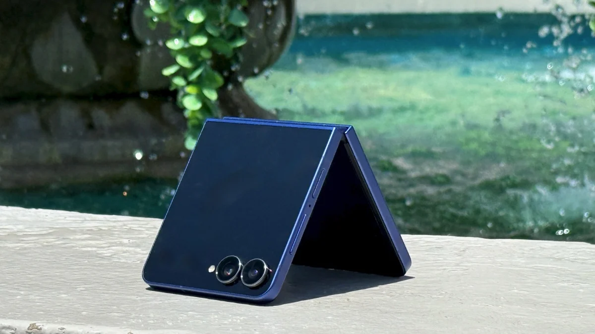 Review: The Samsung Galaxy Z Flip 7 foldable is almost too much fun