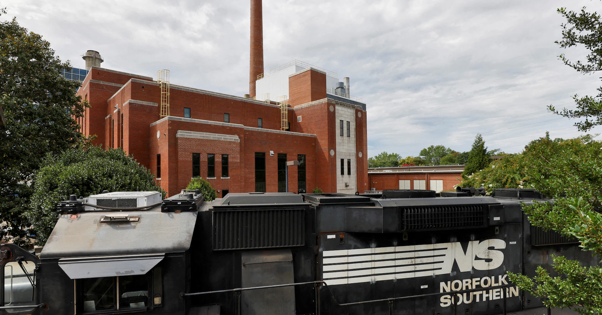 Union Pacific nearing agreement to buy Norfolk Southern Bloomberg reports