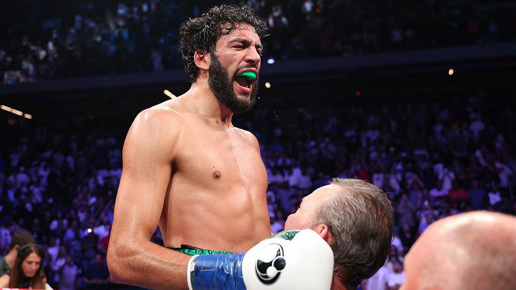 Britain's Sheeraz stops Berlanga as Stevenson retains title
