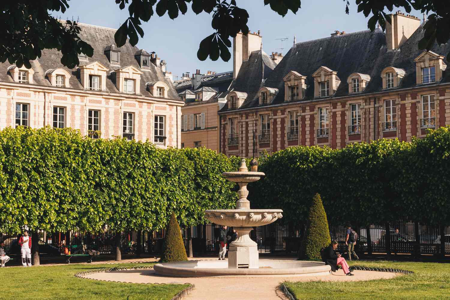 I’ve Lived in France for 10+ Years—Here’s How to Visit Paris on a Budget