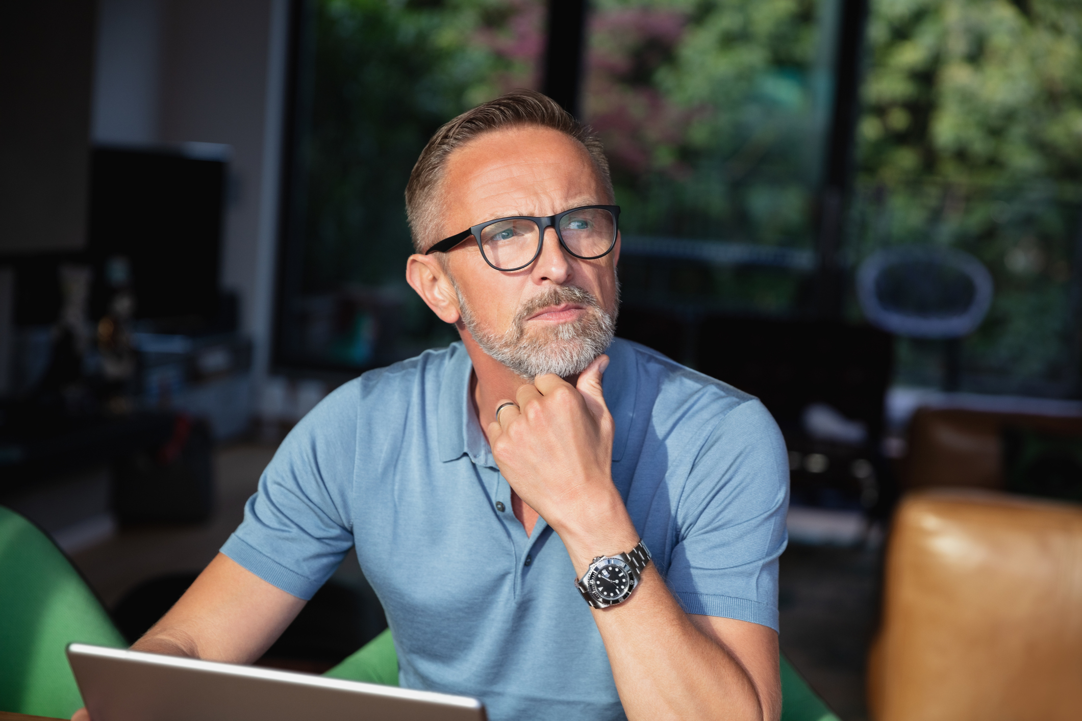 I’m 62 and Worried About Social Security’s Future. Should I Take It Early?
