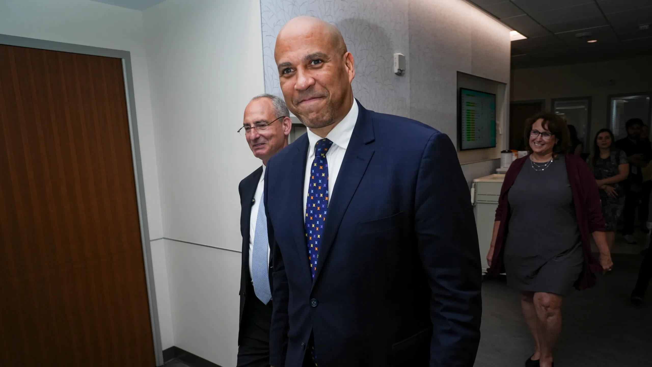 NJ Sen. Cory Booker delivers 'wake-up call' for Democrats in impassioned floor speech