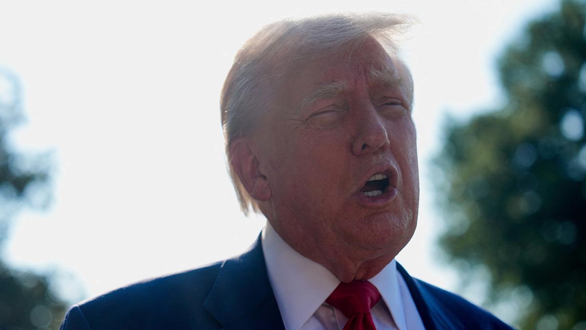 S&P 500 fresh record high, Trump & Powell, Intel: 3 Things