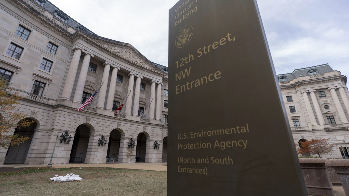 Trump's EPA now says greenhouses gases don't endanger people