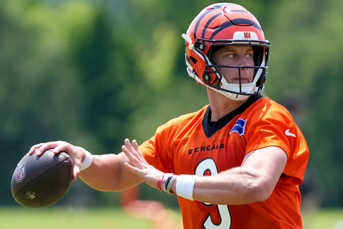 Look: Joe Burrow sports bright tie-dye shirt while arriving for training camp