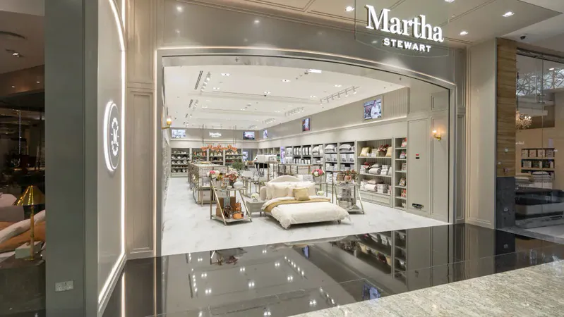 Lifestyle Icon-Backed Stores