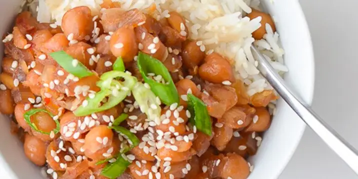 Chickpeas can significantly lower your cholesterol. Here are 5 tasty recipes scientists recommend to improve your health.