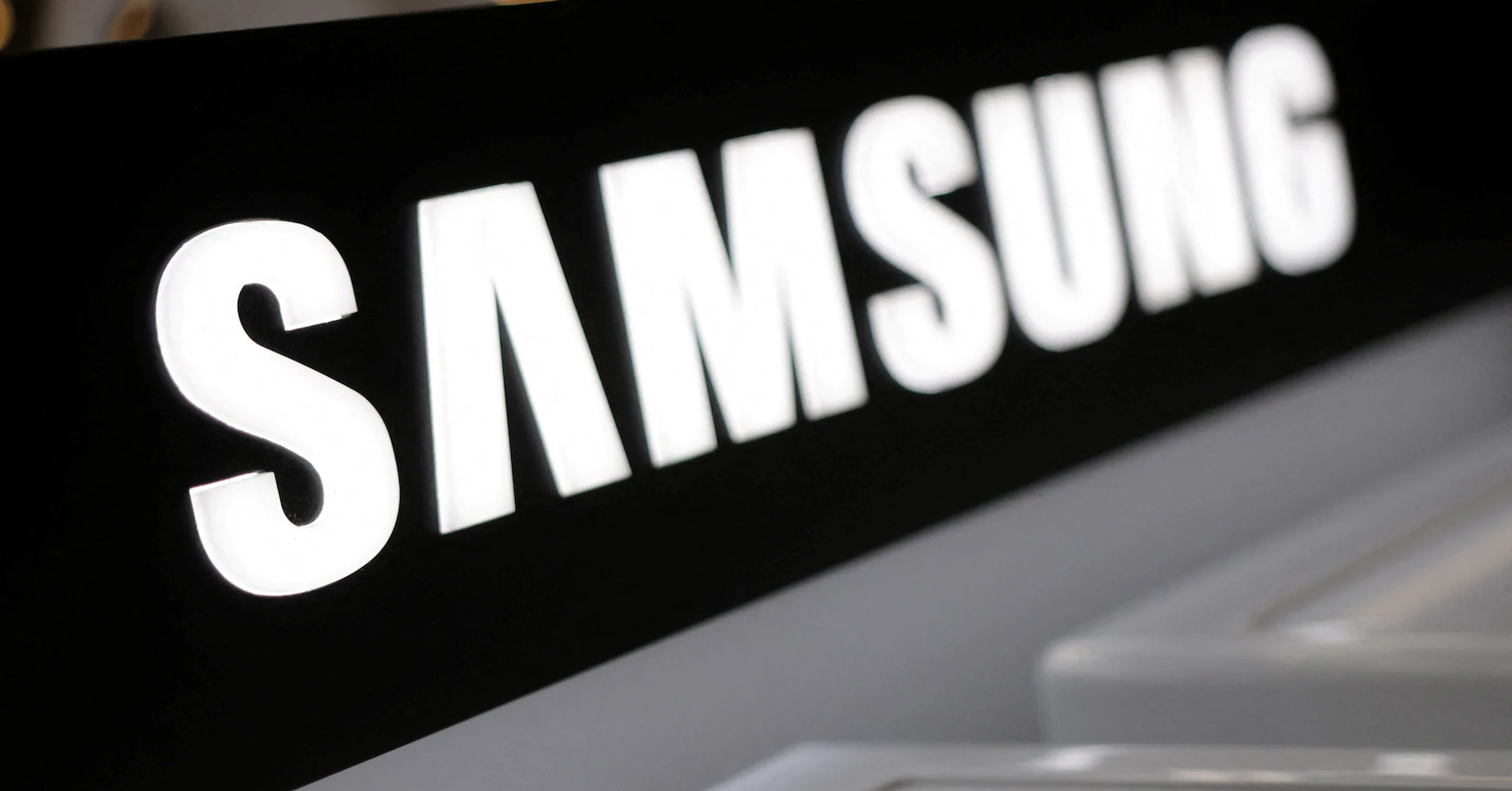 Samsung Elec signs $16.5 billion deal to make chips for global firm