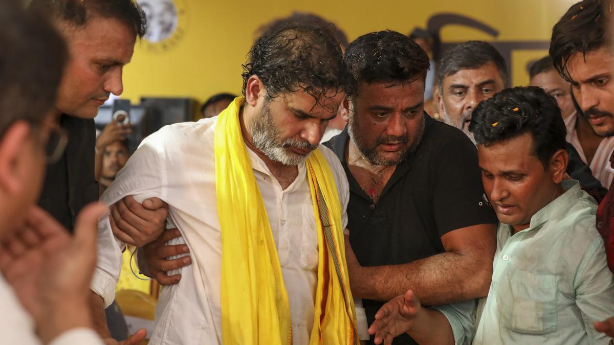 Prashant Kishor leaves rally in a huff in Bihar, party says he suffered injury