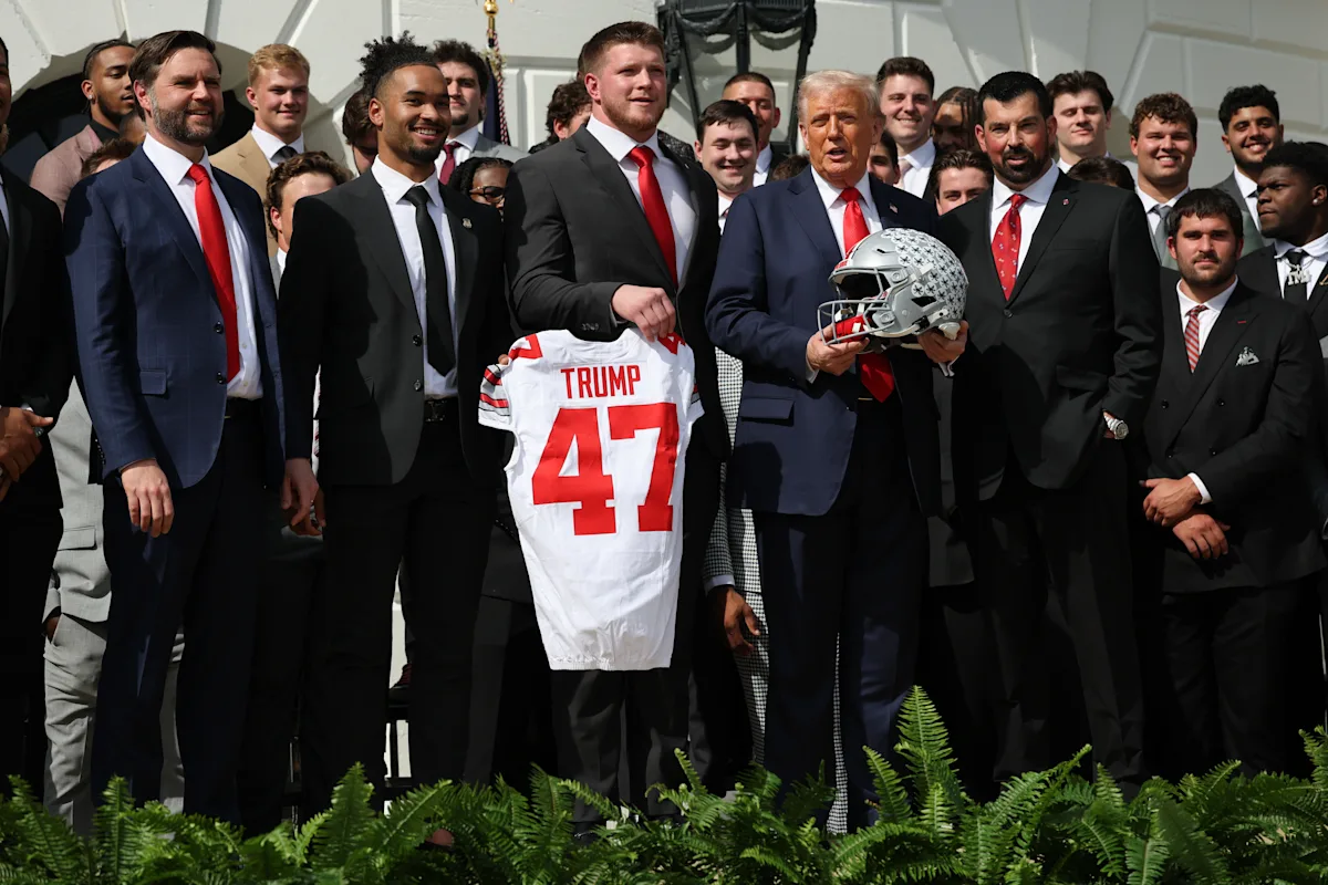 President Donald Trump issues executive order for college sports