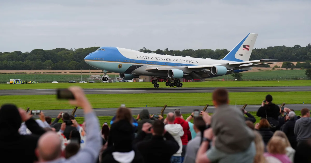 Trump mixes presidential and personal business on Scotland trip