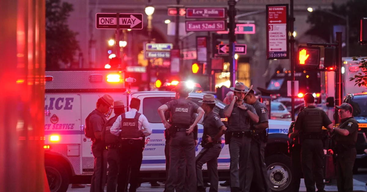 Chaotic scene in Midtown Manhattan as shots ring out in office tower, killing 4 including police off