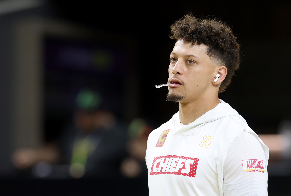 Legendary Quarterback Claims Patrick Mahomes Is Exiting His Prime
