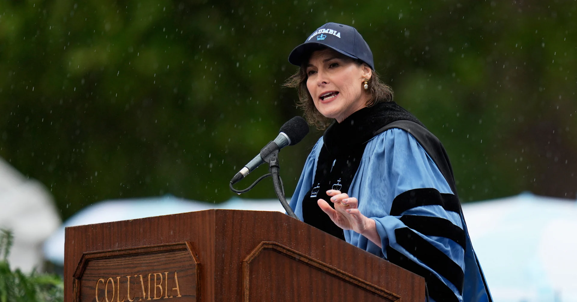 White House touts Columbia deal, critics see dangerous precedent