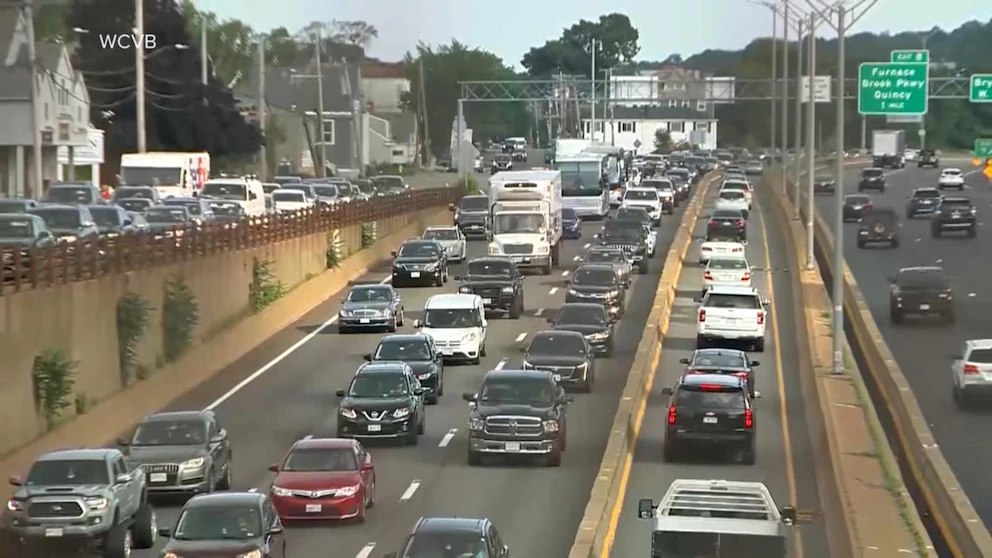 Video Torrential rain threatens holiday travel