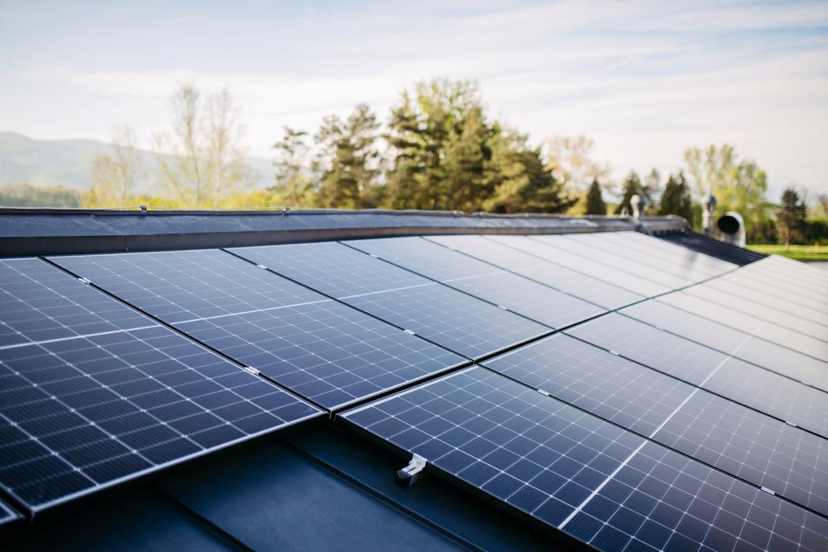 Attentive homeowner receives savvy financial advice after questioning solar panels as an investment strategy: 'Some things to take into account'