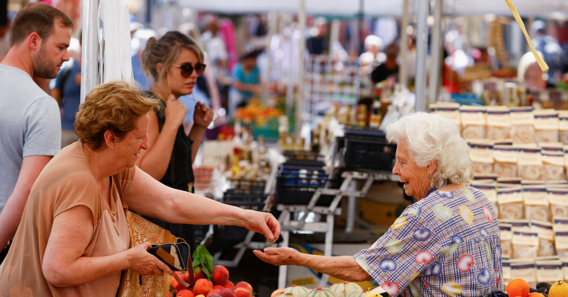 Italy's consumer sentiment rebounds in July but business morale worsens