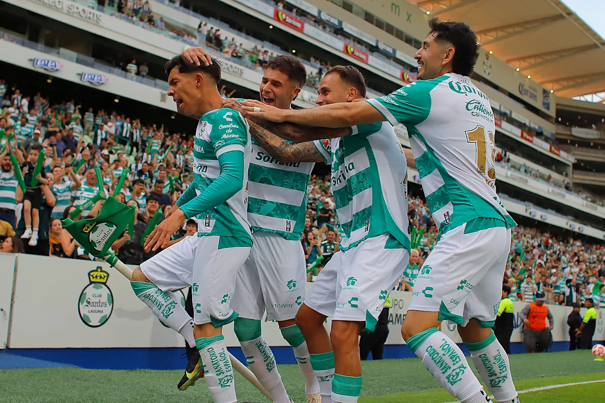Santos thrash Pumas on their Apertura 2025 debut