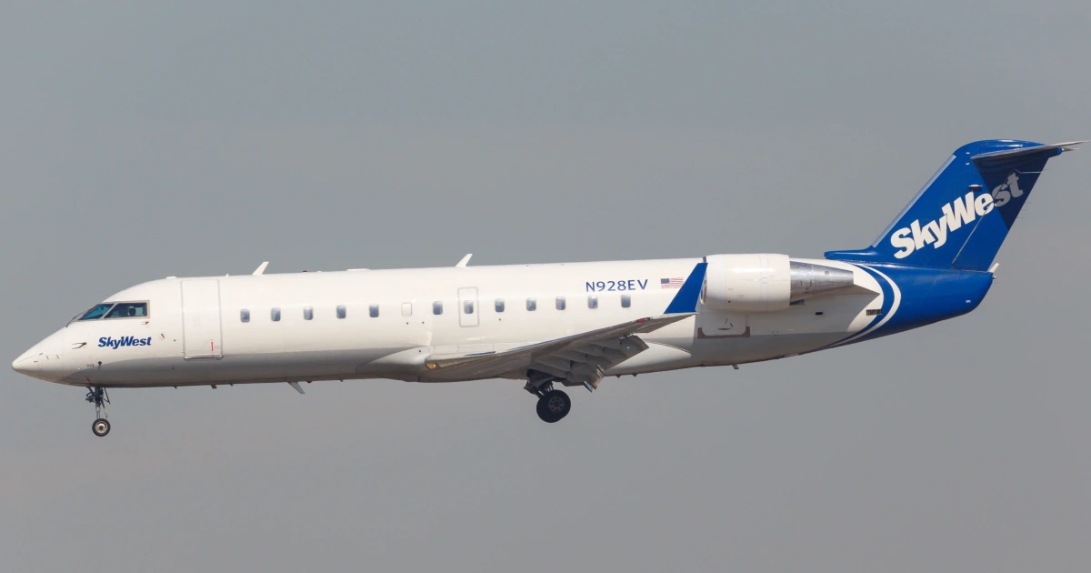 SkyWest flight performed 'go-around' to avoid colliding with a second aircraft