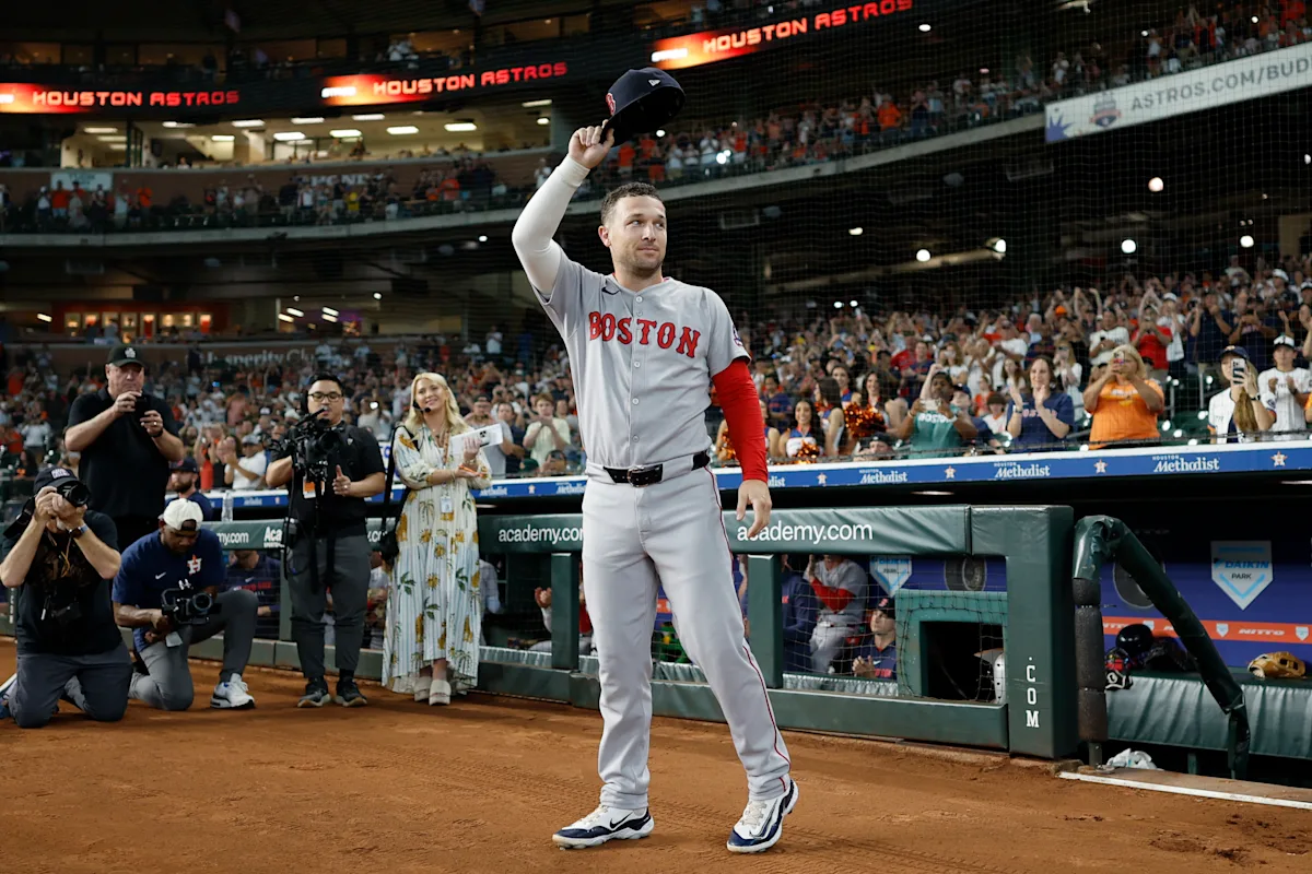 Alex Bregman gets standing ovation, hits HR in first at-bat in his return to Houston, but Astros rally to top Red Sox