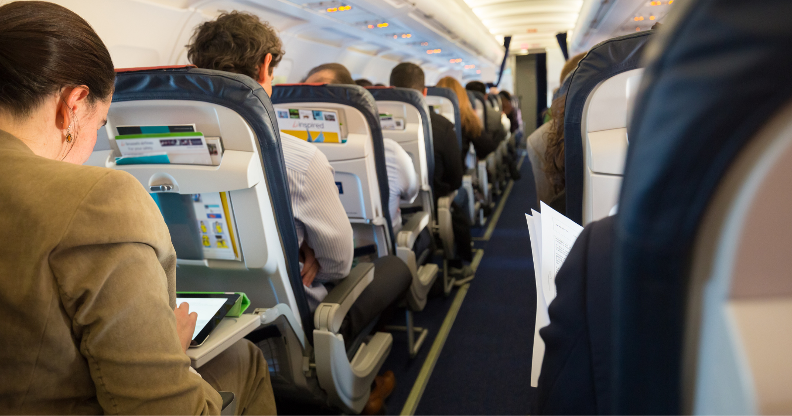 15 things lower middle class people do while flying that quietly annoy fellow passengers