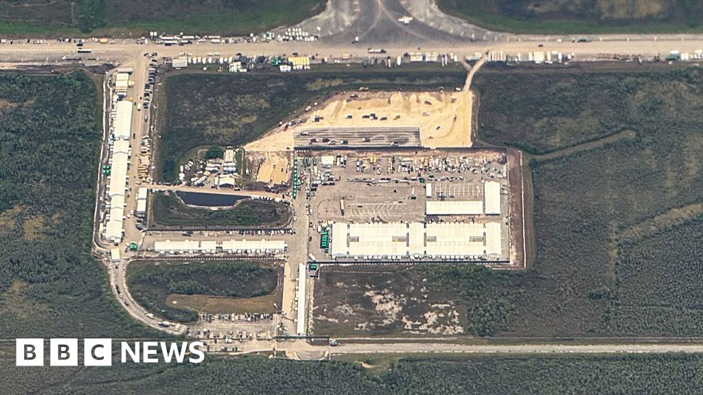 'Alligator Alcatraz': Judge orders closure of Trump's migrant detention centre