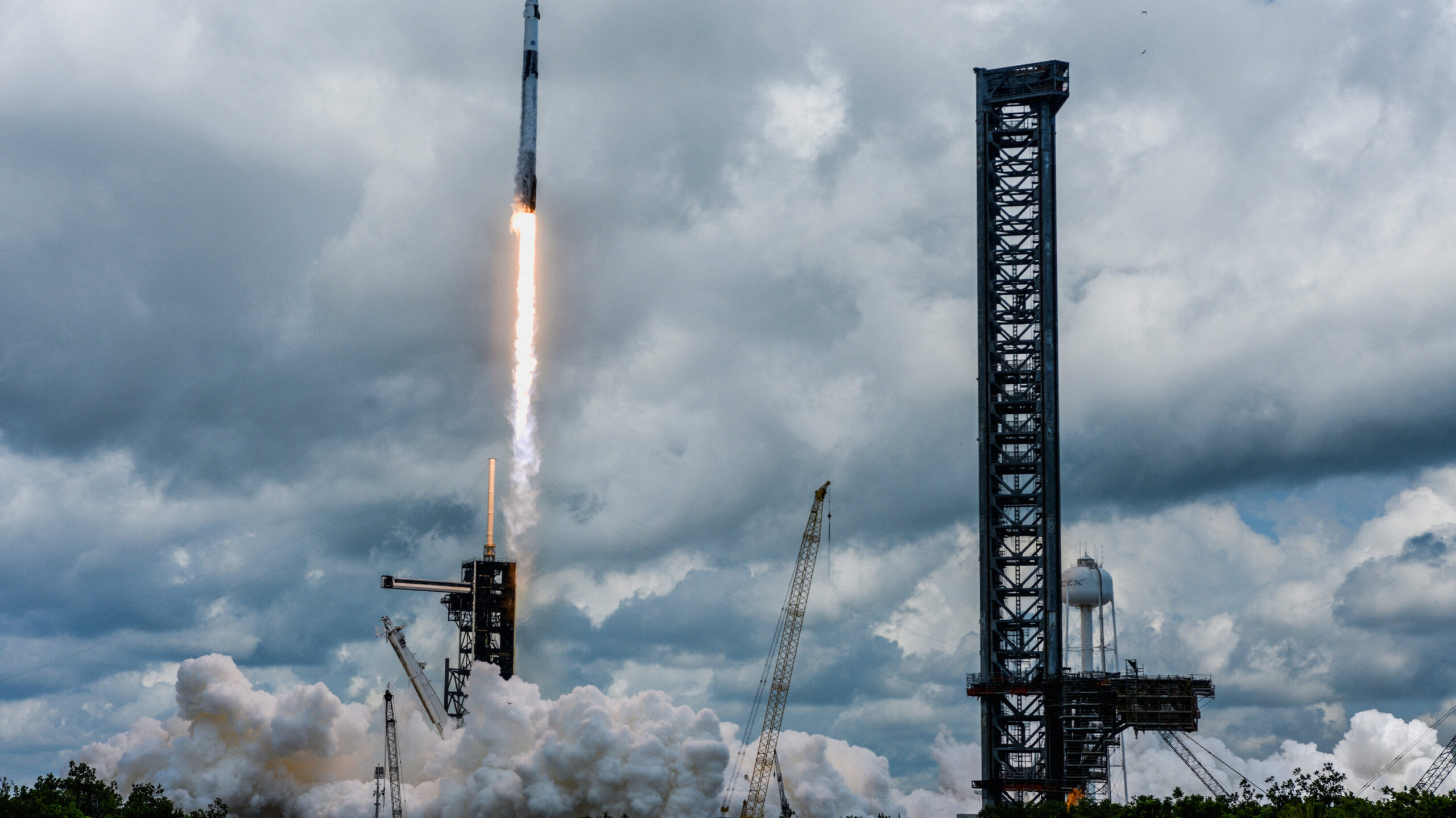 SpaceX, NASA Launch Astronauts to Space Station as Clouds Stay Just Far Enough Away