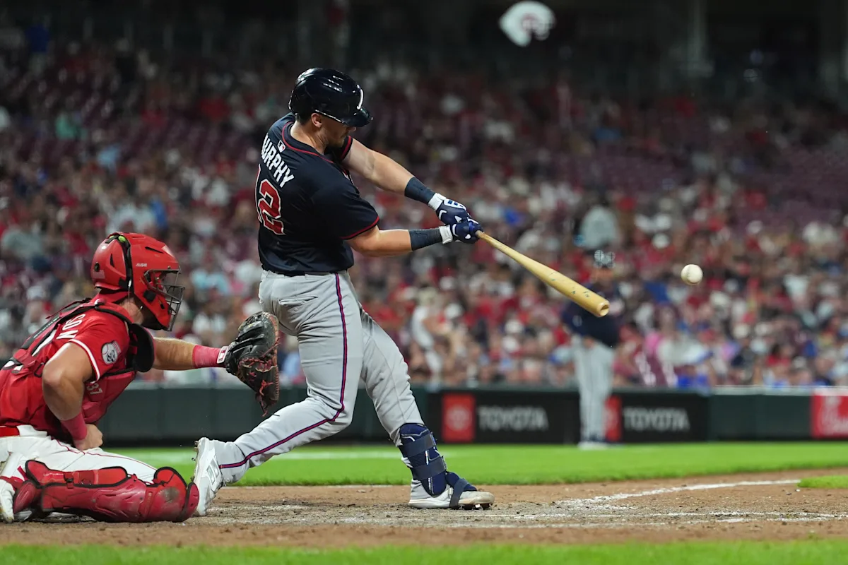 Braves and Reds both score 8 runs in the same inning