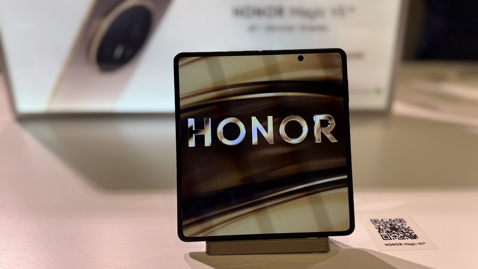 I had zero interest in foldable smartphones before I met Honor's Magic V5