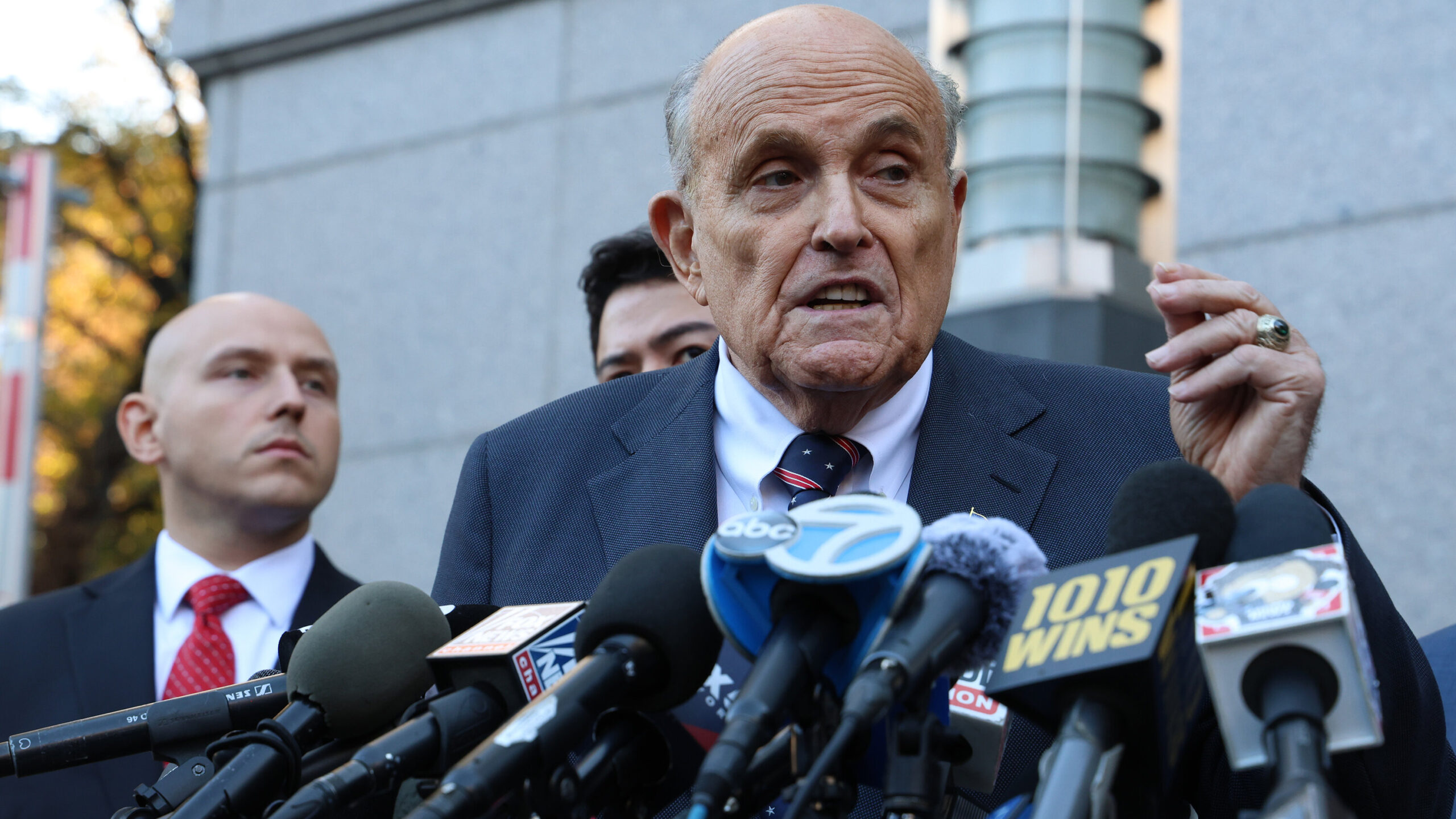 Rudy Giuliani Is Hurt in Car Crash in New Hampshire