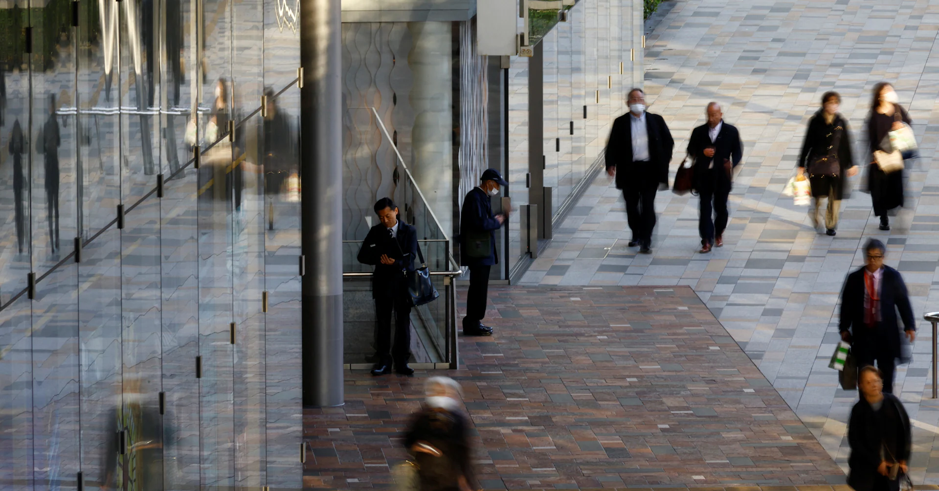Japan June jobless rate unchanged at 2.5%