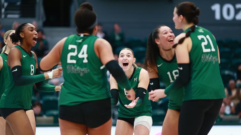 Vikings Unfazed in Raucous Environment, Complete First Road Sweep of Montana State since 2017 - Port