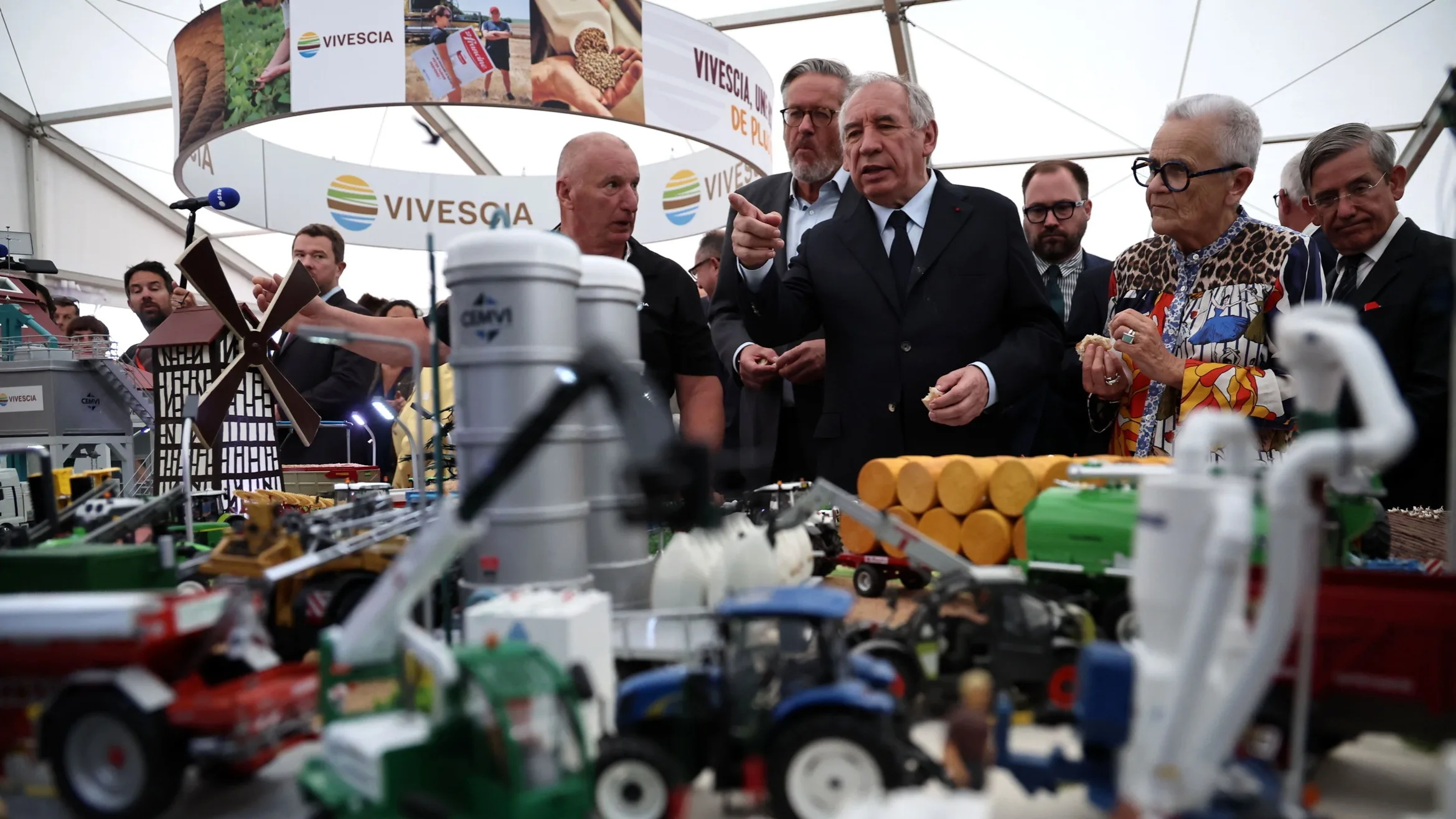 French business warns of recession risk as political turmoil deepens